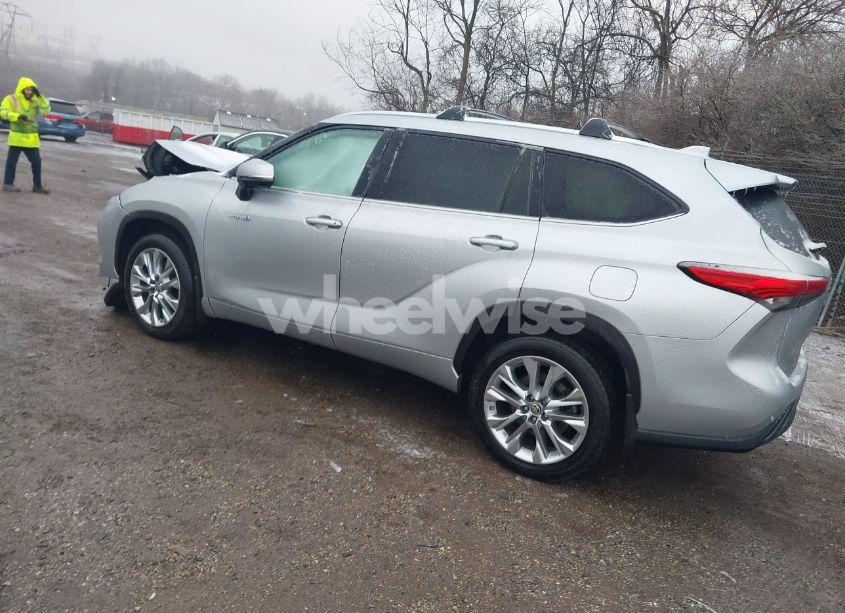 Photo 3 of 2021 Toyota Highlander HYBRID LIMITED (VIN 5TDXBRCH3MS520775)