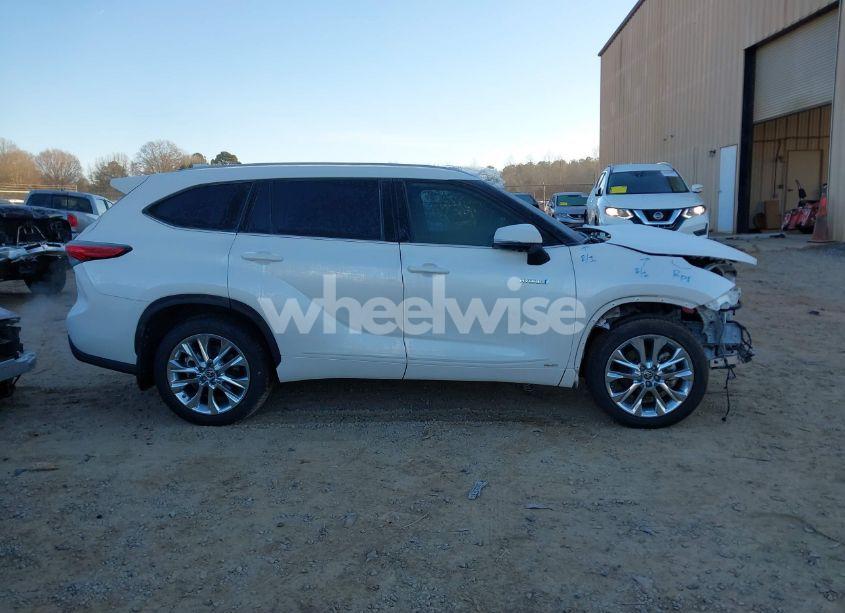 Photo 13 of 2020 Toyota Highlander HYBRID LIMITED (VIN 5TDXBRCH4LS013642)