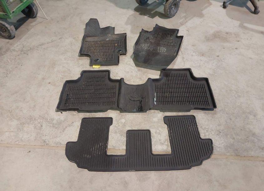 Photo 12 of 2023 Toyota Highlander HYBRID LIMITED (VIN 5TDXBRCH4PS581069)