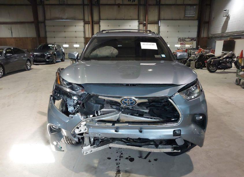 Photo 13 of 2023 Toyota Highlander HYBRID LIMITED (VIN 5TDXBRCH4PS581069)