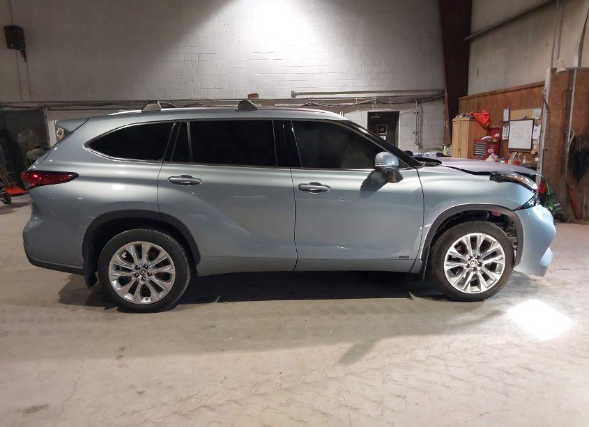 Photo 14 of 2023 Toyota Highlander HYBRID LIMITED (VIN 5TDXBRCH4PS581069)