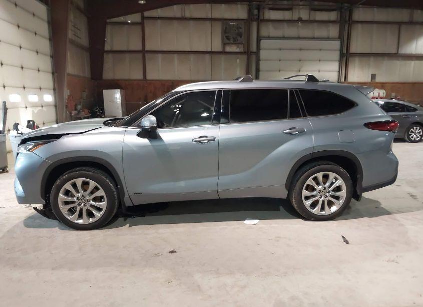 Photo 15 of 2023 Toyota Highlander HYBRID LIMITED (VIN 5TDXBRCH4PS581069)