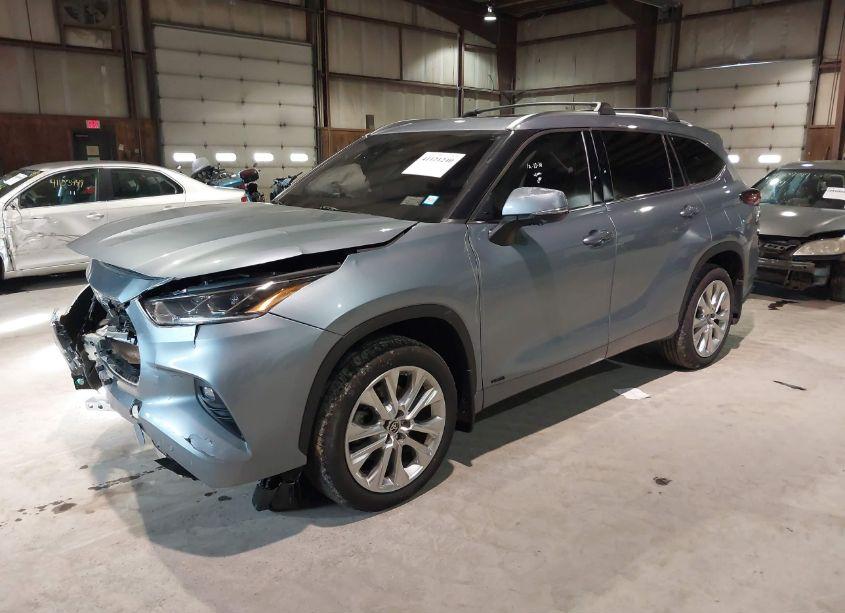 Photo 2 of 2023 Toyota Highlander HYBRID LIMITED (VIN 5TDXBRCH4PS581069)