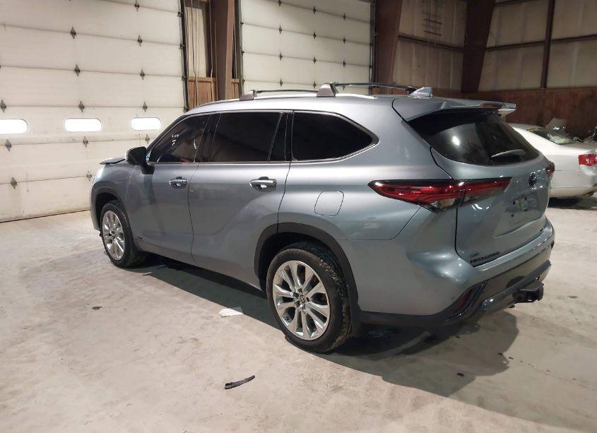 Photo 3 of 2023 Toyota Highlander HYBRID LIMITED (VIN 5TDXBRCH4PS581069)