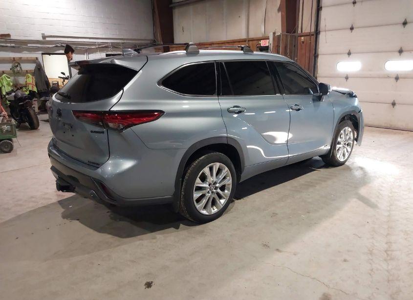 Photo 4 of 2023 Toyota Highlander HYBRID LIMITED (VIN 5TDXBRCH4PS581069)