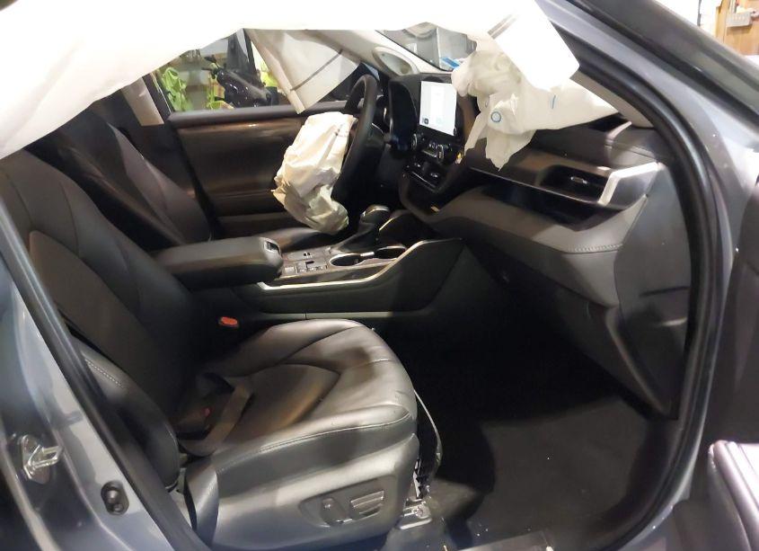 Photo 5 of 2023 Toyota Highlander HYBRID LIMITED (VIN 5TDXBRCH4PS581069)