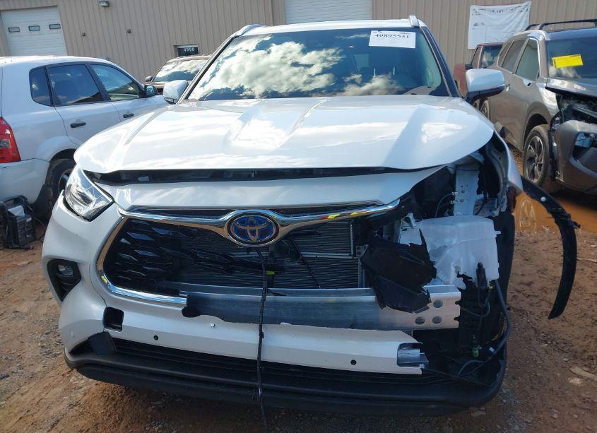 Photo 13 of 2024 Toyota Highlander HYBRID LIMITED (VIN 5TDXBRCH5RS614759)