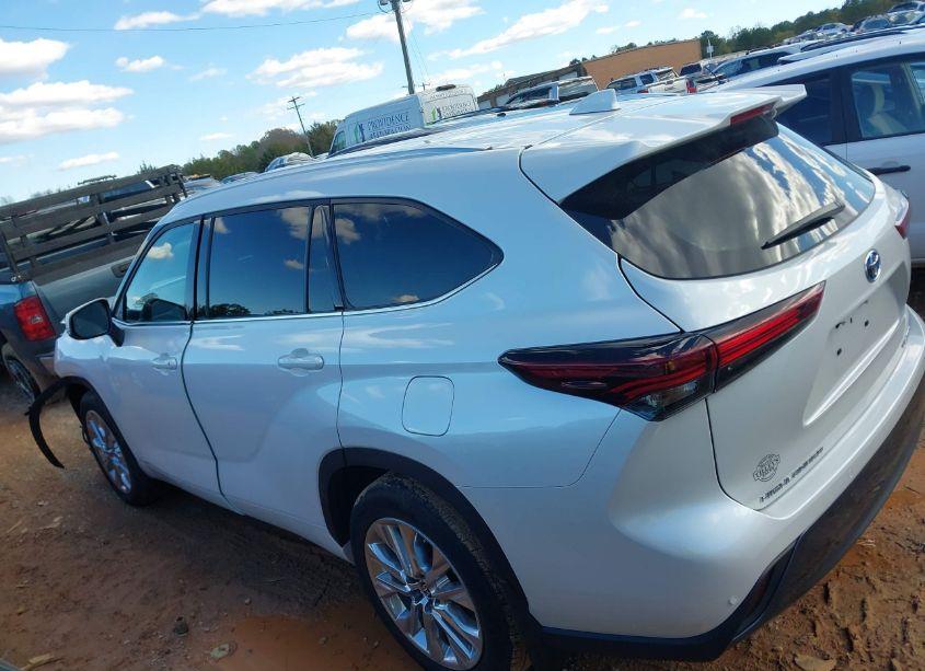 Photo 15 of 2024 Toyota Highlander HYBRID LIMITED (VIN 5TDXBRCH5RS614759)