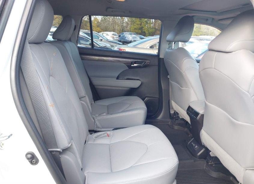 Photo 8 of 2024 Toyota Highlander HYBRID LIMITED (VIN 5TDXBRCH5RS614759)