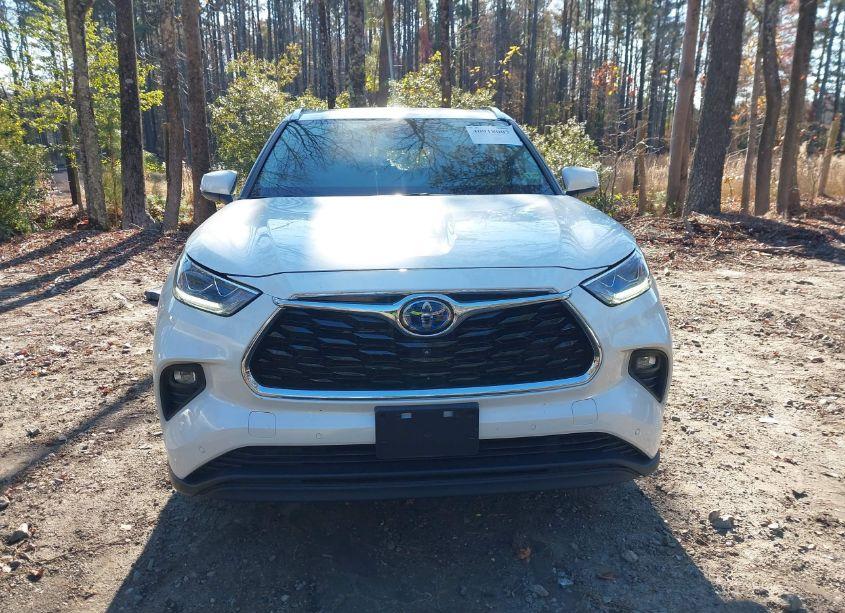 Photo 13 of 2021 Toyota Highlander HYBRID LIMITED (VIN 5TDXBRCH6MS016611)