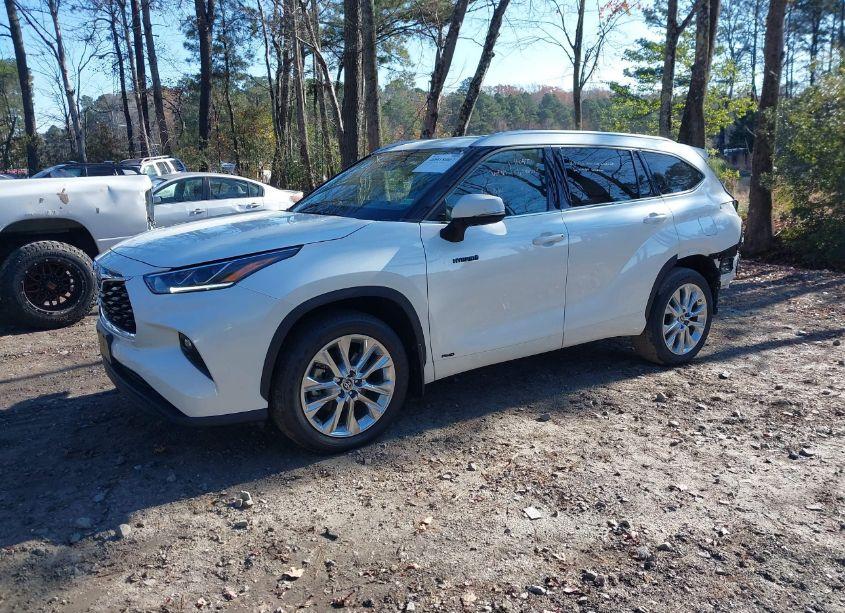 Photo 2 of 2021 Toyota Highlander HYBRID LIMITED (VIN 5TDXBRCH6MS016611)