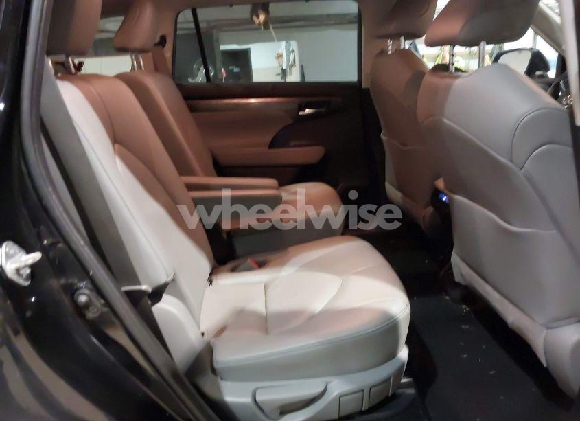 Photo 8 of 2021 Toyota Highlander HYBRID LIMITED (VIN 5TDXBRCH8MS521016)