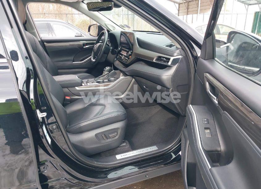 Photo 5 of 2021 Toyota Highlander HYBRID LIMITED (VIN 5TDXBRCH9MS016649)
