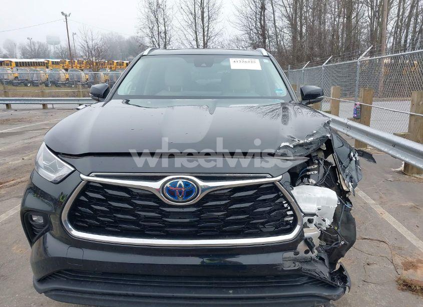 Photo 12 of 2023 Toyota Highlander HYBRID LIMITED (VIN 5TDXBRCHXPS118028)
