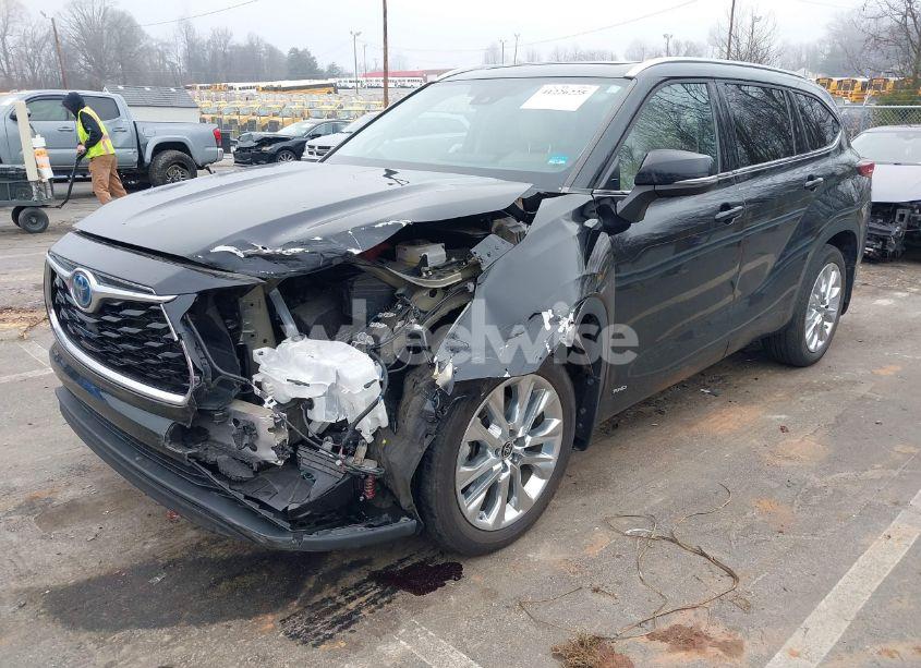 Photo 2 of 2023 Toyota Highlander HYBRID LIMITED (VIN 5TDXBRCHXPS118028)