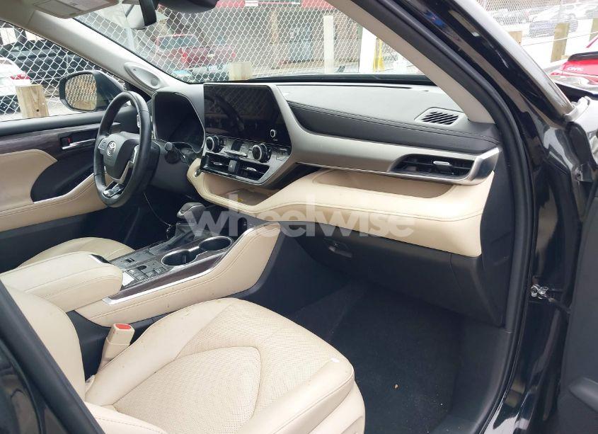 Photo 5 of 2023 Toyota Highlander HYBRID LIMITED (VIN 5TDXBRCHXPS118028)