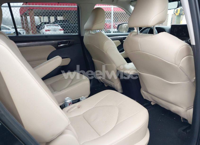 Photo 8 of 2023 Toyota Highlander HYBRID LIMITED (VIN 5TDXBRCHXPS118028)