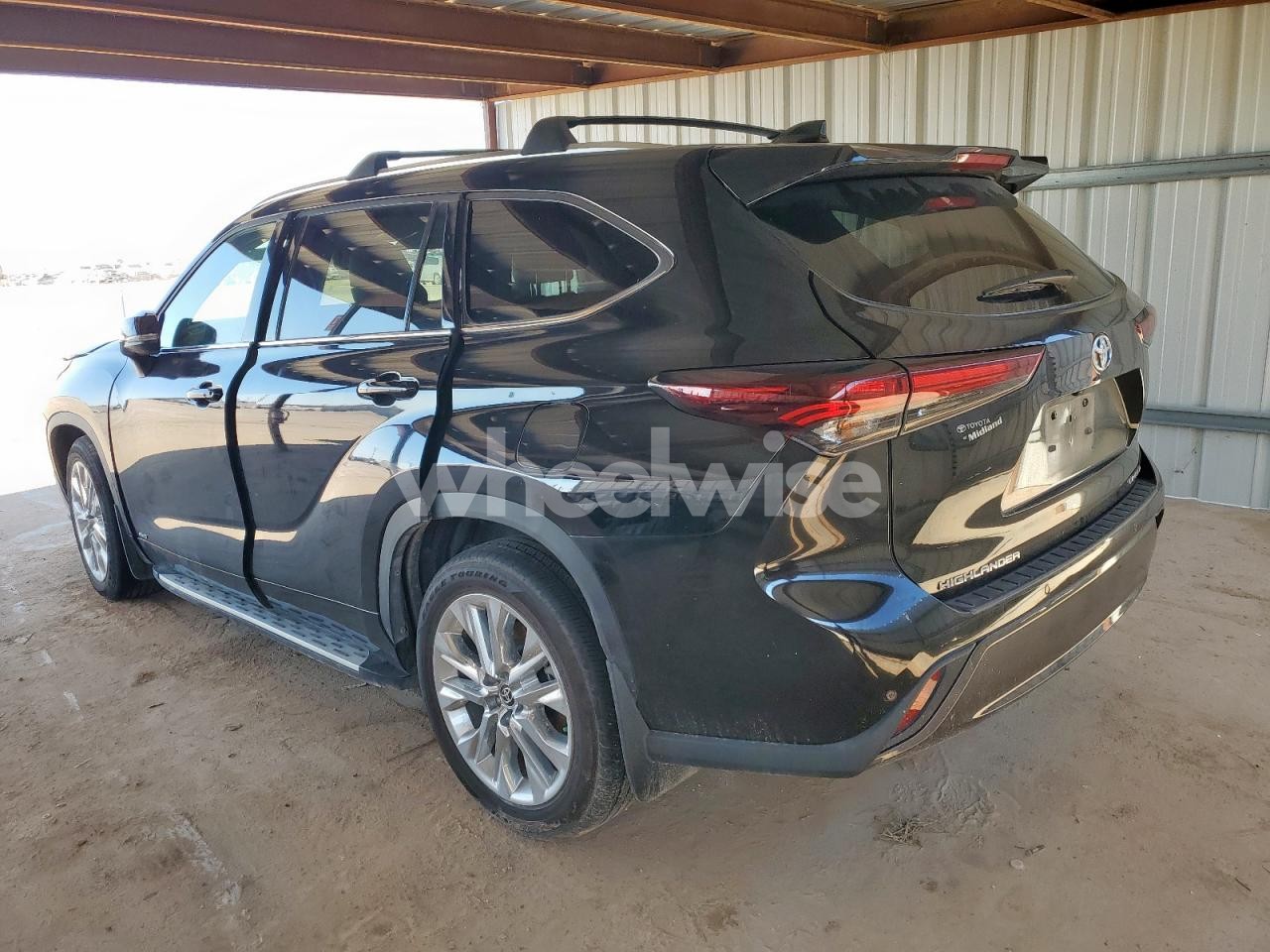 Photo 2 of 2024 TOYOTA HIGHLANDER HYBRID LIMITED (VIN 5TDXBRCHXRS625837)