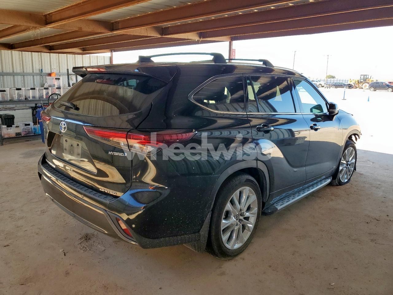 Photo 3 of 2024 TOYOTA HIGHLANDER HYBRID LIMITED (VIN 5TDXBRCHXRS625837)