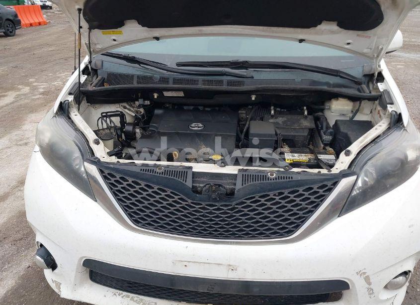 Photo 10 of 2011 Toyota Sienna SPORT (VIN 5TDXK3DC0BS122811)