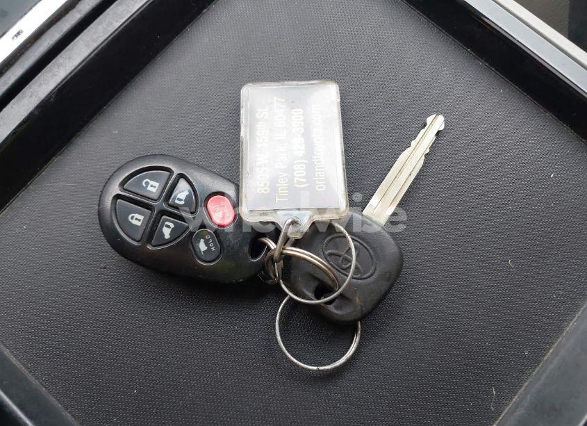 Photo 11 of 2011 Toyota Sienna SPORT (VIN 5TDXK3DC0BS122811)