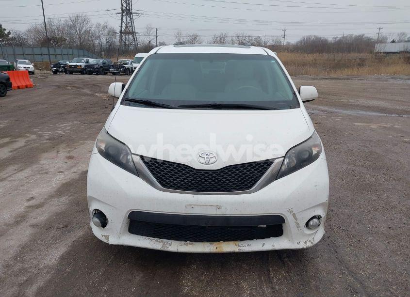 Photo 12 of 2011 Toyota Sienna SPORT (VIN 5TDXK3DC0BS122811)