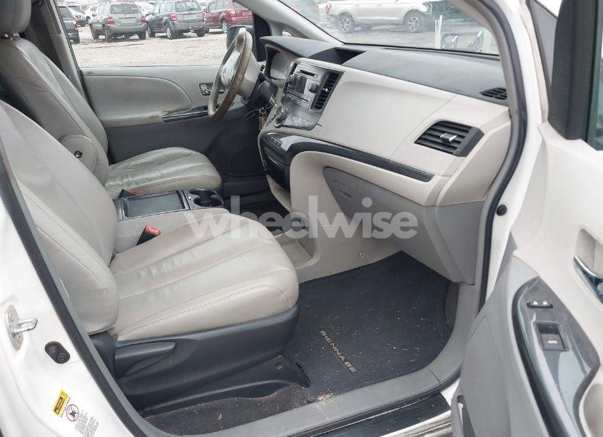 Photo 5 of 2011 Toyota Sienna SPORT (VIN 5TDXK3DC0BS122811)