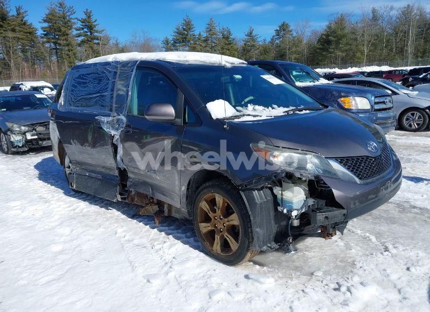 2012 Toyota Sienna SE 8 PASSENGER (VIN 5TDXK3DC0CS233795) main photo
