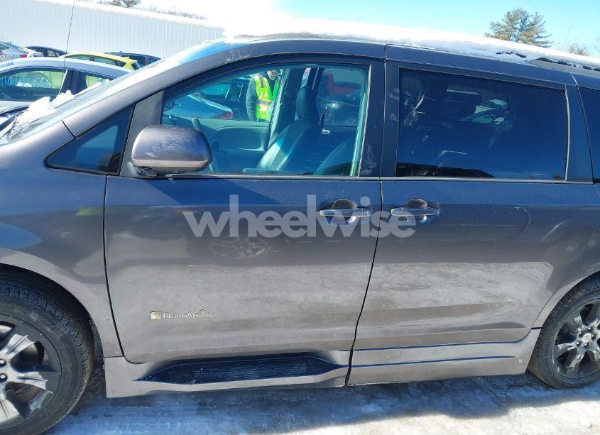 Photo 15 of 2012 Toyota Sienna SE 8 PASSENGER (VIN 5TDXK3DC0CS233795)