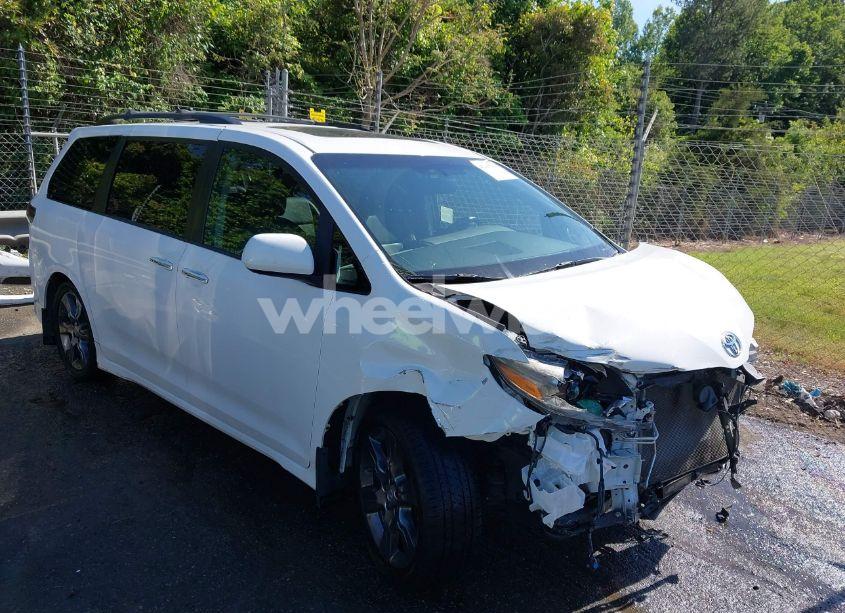2015 Toyota Sienna SE 8 PASSENGER (VIN 5TDXK3DC0FS657546) main photo