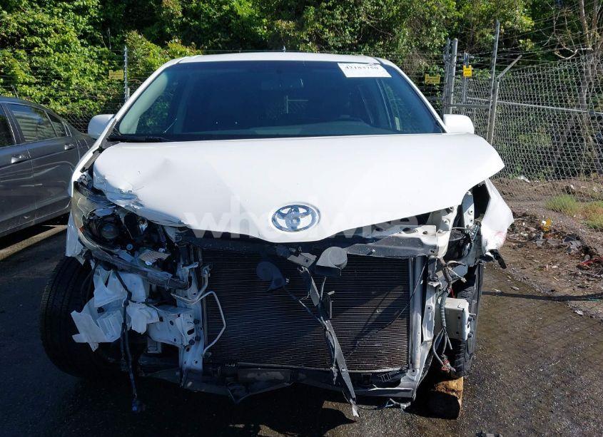 Photo 13 of 2015 Toyota Sienna SE 8 PASSENGER (VIN 5TDXK3DC0FS657546)