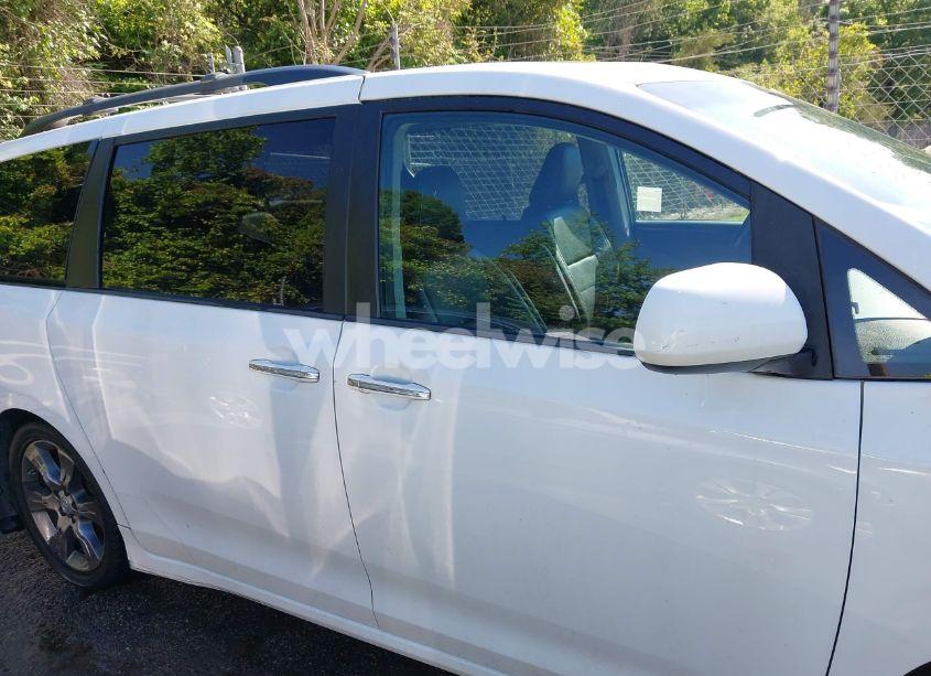 Photo 14 of 2015 Toyota Sienna SE 8 PASSENGER (VIN 5TDXK3DC0FS657546)