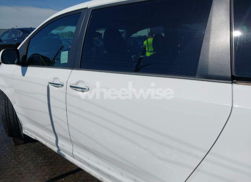 Photo 15 of 2015 Toyota Sienna SE 8 PASSENGER (VIN 5TDXK3DC0FS657546)