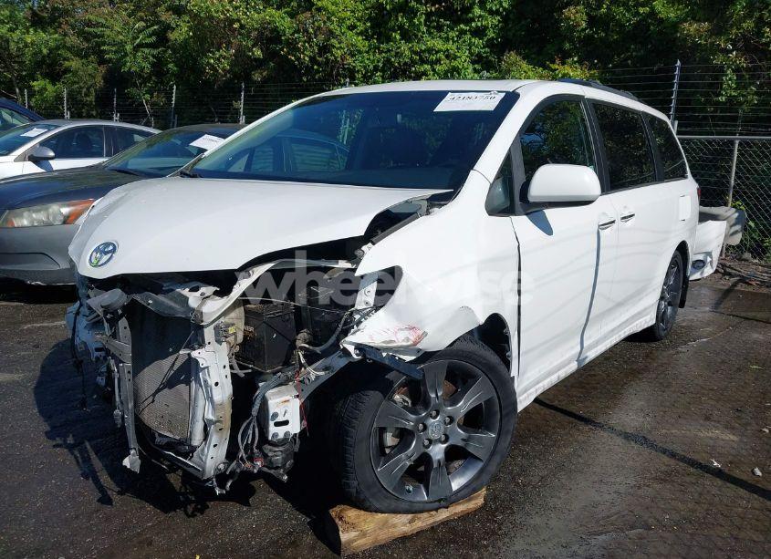 Photo 2 of 2015 Toyota Sienna SE 8 PASSENGER (VIN 5TDXK3DC0FS657546)