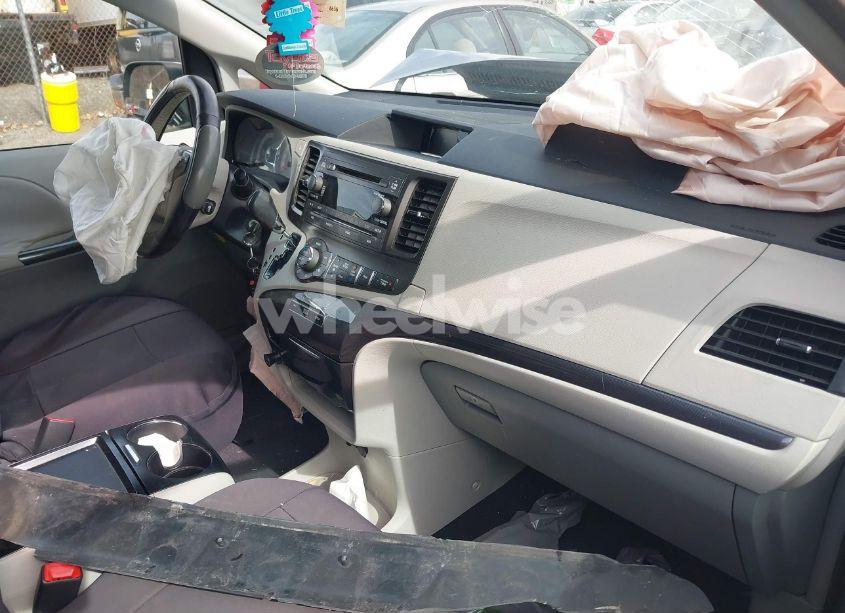 Photo 5 of 2011 Toyota Sienna SPORT (VIN 5TDXK3DC1BS044362)