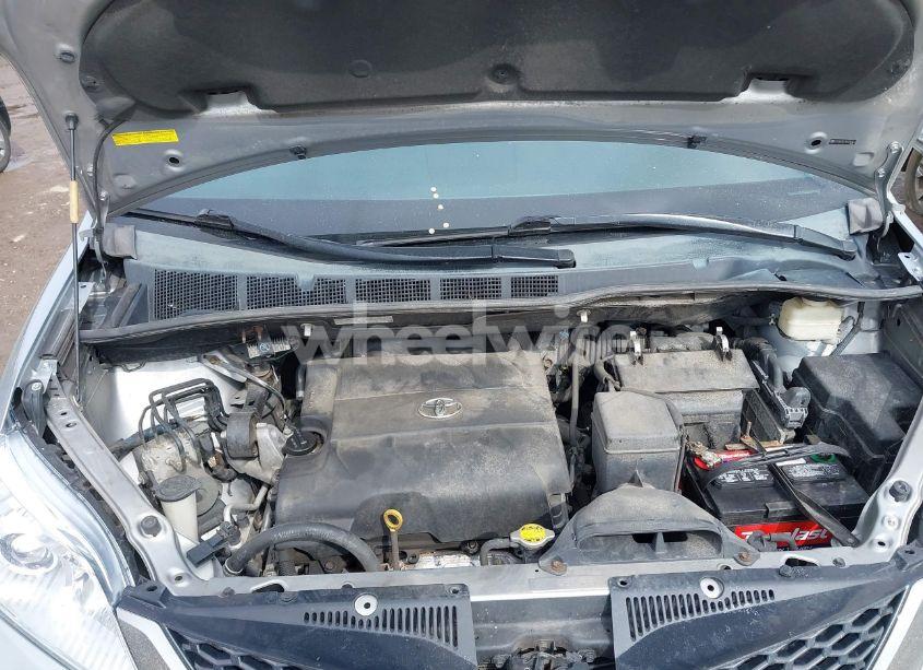 Photo 10 of 2011 Toyota Sienna SPORT (VIN 5TDXK3DC1BS096963)