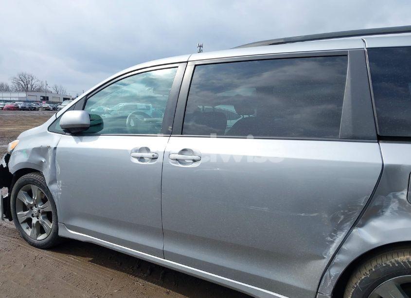 Photo 14 of 2011 Toyota Sienna SPORT (VIN 5TDXK3DC1BS096963)