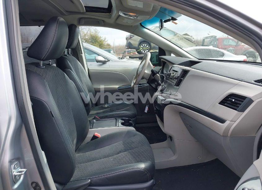 Photo 5 of 2011 Toyota Sienna SPORT (VIN 5TDXK3DC1BS096963)