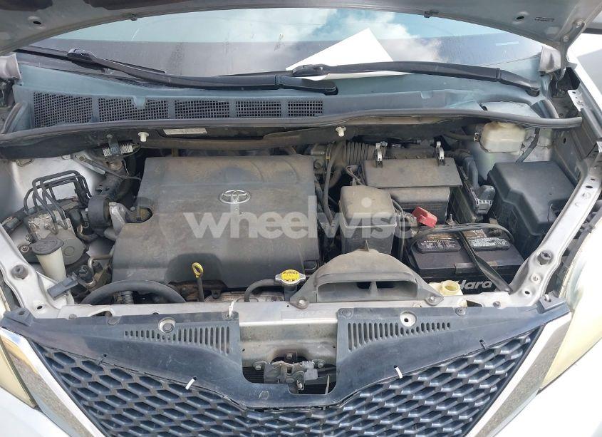 Photo 10 of 2013 Toyota Sienna SE 8 PASSENGER (VIN 5TDXK3DC1DS290542)