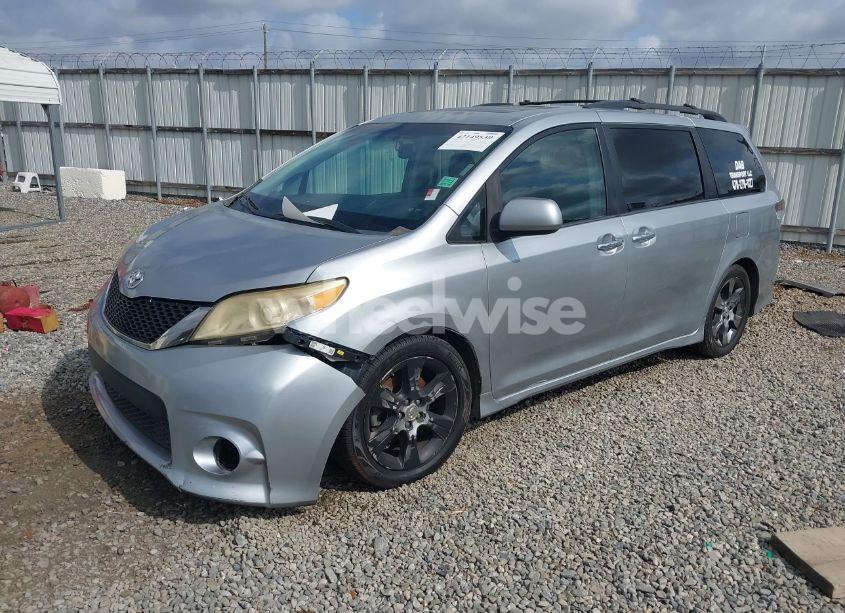 Photo 2 of 2013 Toyota Sienna SE 8 PASSENGER (VIN 5TDXK3DC1DS290542)