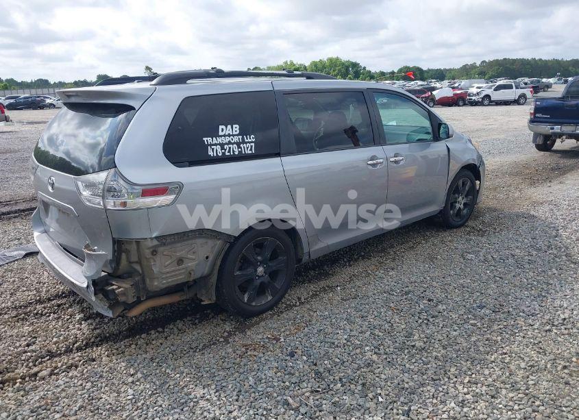 Photo 4 of 2013 Toyota Sienna SE 8 PASSENGER (VIN 5TDXK3DC1DS290542)