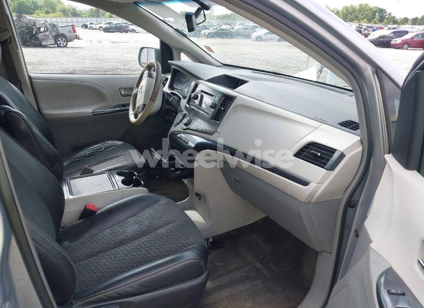 Photo 5 of 2013 Toyota Sienna SE 8 PASSENGER (VIN 5TDXK3DC1DS290542)