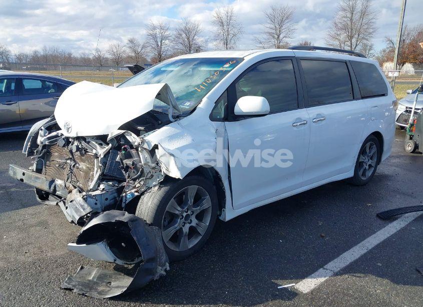Photo 2 of 2014 Toyota Sienna SE 8 PASSENGER (VIN 5TDXK3DC1ES422510)