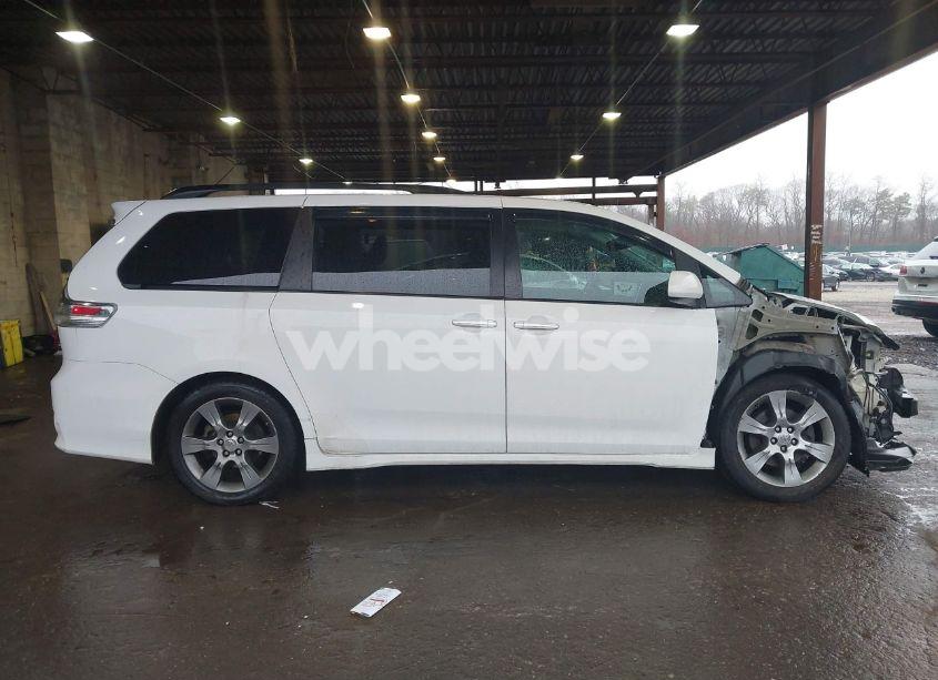 Photo 14 of 2015 Toyota Sienna SE PREMIUM 8 PASSENGER (VIN 5TDXK3DC1FS528070)