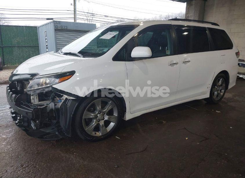 Photo 2 of 2015 Toyota Sienna SE PREMIUM 8 PASSENGER (VIN 5TDXK3DC1FS528070)