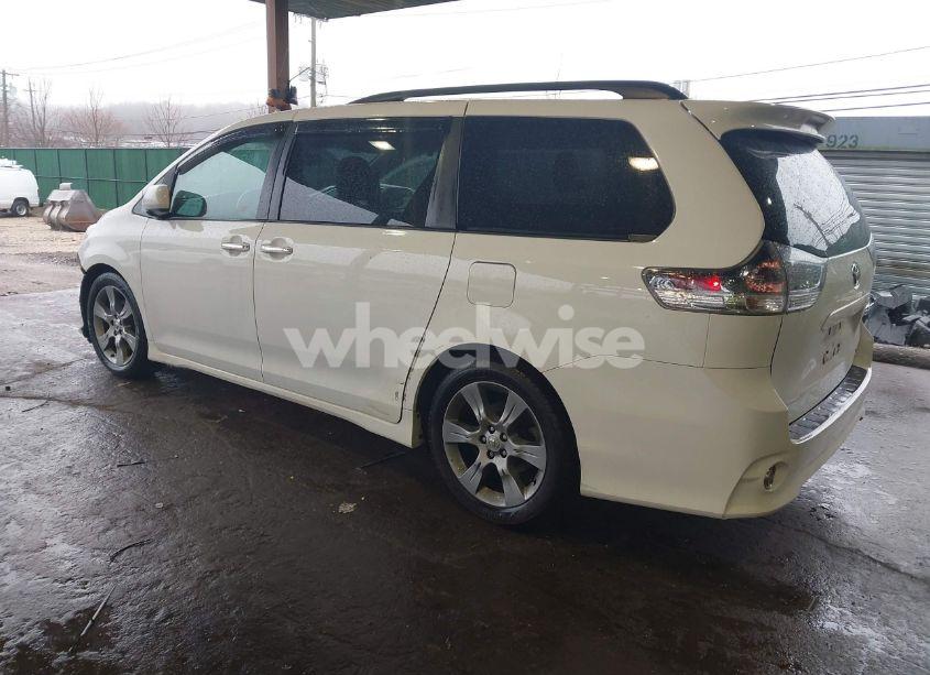 Photo 3 of 2015 Toyota Sienna SE PREMIUM 8 PASSENGER (VIN 5TDXK3DC1FS528070)