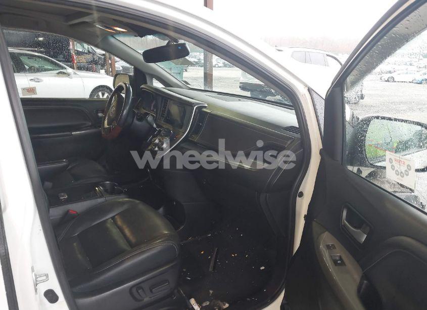 Photo 5 of 2015 Toyota Sienna SE PREMIUM 8 PASSENGER (VIN 5TDXK3DC1FS528070)