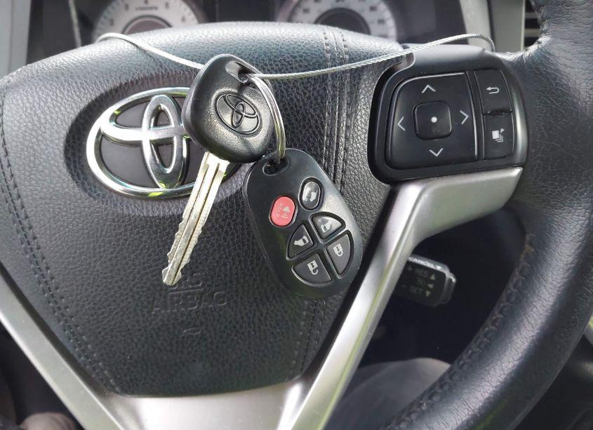 Photo 11 of 2015 Toyota Sienna SE 8 PASSENGER (VIN 5TDXK3DC1FS615550)