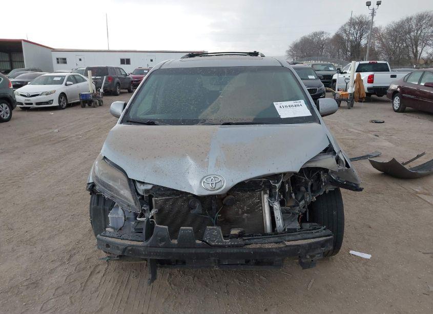 Photo 13 of 2015 Toyota Sienna SE 8 PASSENGER (VIN 5TDXK3DC1FS615550)