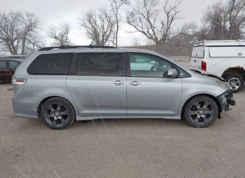 Photo 14 of 2015 Toyota Sienna SE 8 PASSENGER (VIN 5TDXK3DC1FS615550)